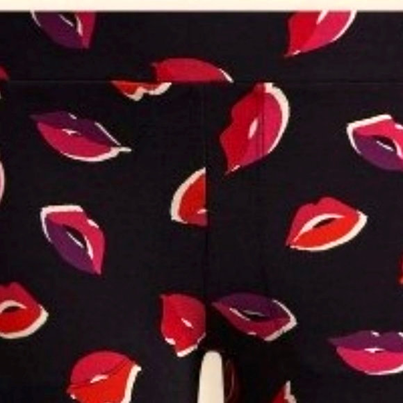 ❤NWT VINTAGE TORRIID LEGGING LIPS PRINT - FULL LENGTH COMFORT WAIST - PLUS SIZE - Picture 2 of 7
